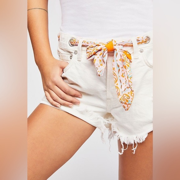 Free People We The Free Sashed & Relaxed White Distressed Denim Shorts Size 28 - Picture 1 of 9